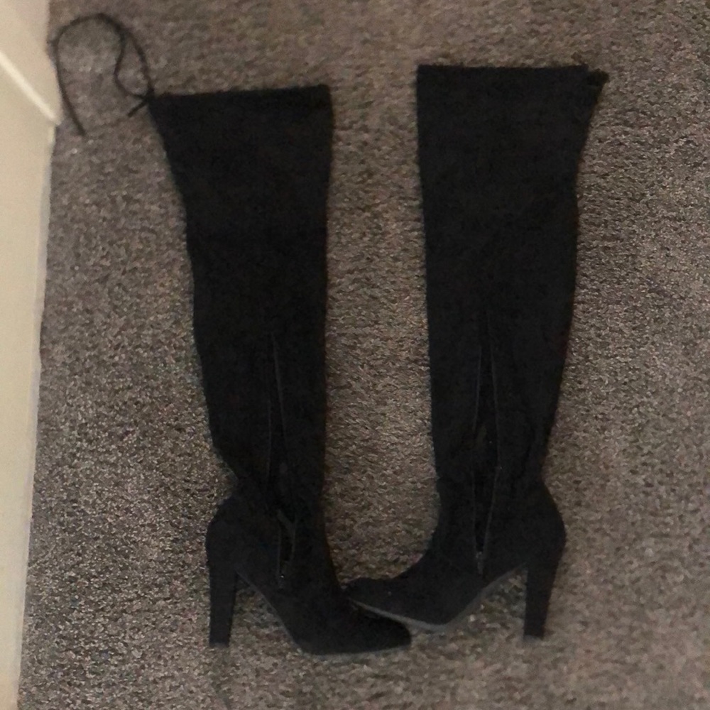Women’s black Knee High heel boots (size 8 1/2)